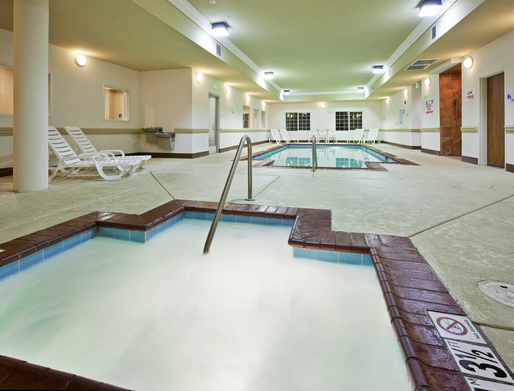 Holiday Inn Express And Suites Klamath クラマス・フォールズ エクステリア 写真