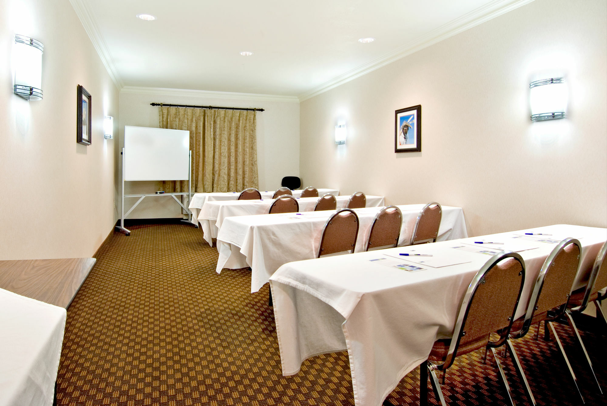 Holiday Inn Express And Suites Klamath クラマス・フォールズ エクステリア 写真